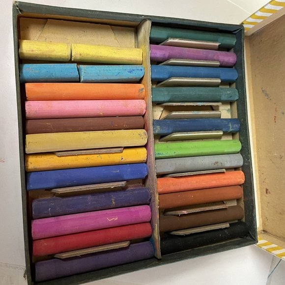 Sargent School Chalk Crayons Colors Pastels 24 Brilliant Dustless 6" x 6" - Picture 6 of 9